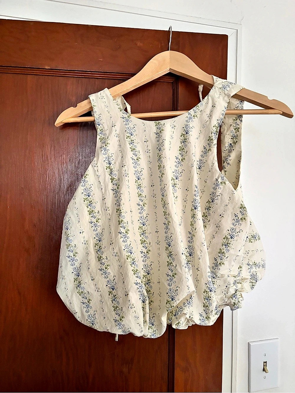 Floral Cotton Crop Top in Cream & Blue Size Medium Like New